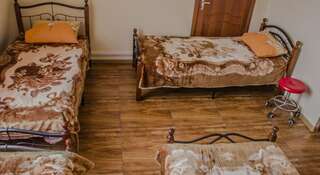 Хостел Вояж Владивосток Кровать в общем четырехместном номере для мужчин и женщин-2